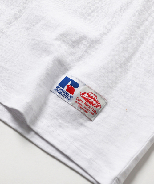 Russell Athletic(ラッセルアスレティック)の「【RUSSELL ATHLETIC×Berkey Fishing×EDIFICE】別注 プリントTシャツ(Tシャツ/カットソー・メンズ・ホワイト/ブラック/グレー・MEDIUM/LARGE)」の5枚目の写真