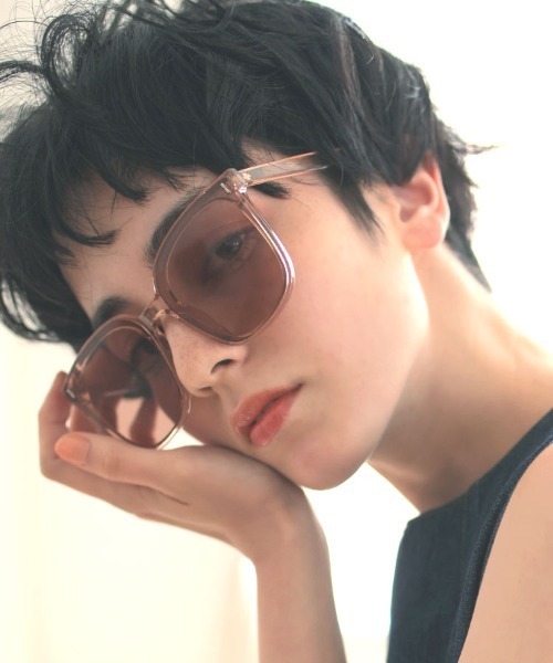 DONOBAN（ドノバン）の「【UVカット率 99％以上】フェミニンウェリントンサングラス（サングラス・レディース・ピンクベージュ/ブラック/ワイン・ONESIZE）」の4枚目の写真