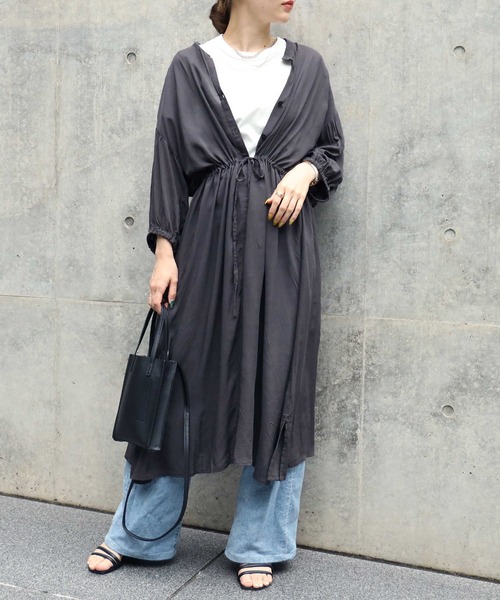 HONEYSUCKLE ROSE（ハニーサックルローズ）の「【HONEYSUCKLE ROSE】ギャザーワンピース（シャツワンピース・レディース・ブラック/ダークグレー・M/L）」の2枚目の写真