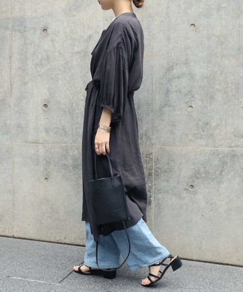 HONEYSUCKLE ROSE（ハニーサックルローズ）の「【HONEYSUCKLE ROSE】ギャザーワンピース（シャツワンピース・レディース・ブラック/ダークグレー・M/L）」の4枚目の写真