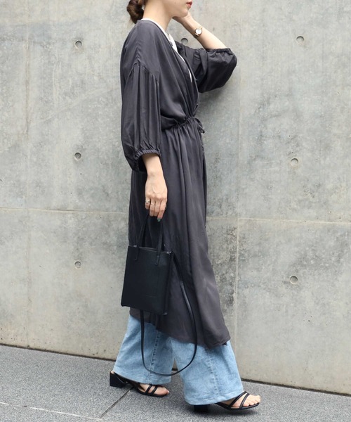 HONEYSUCKLE ROSE（ハニーサックルローズ）の「【HONEYSUCKLE ROSE】ギャザーワンピース（シャツワンピース・レディース・ブラック/ダークグレー・M/L）」の5枚目の写真