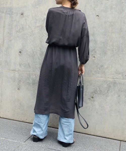 HONEYSUCKLE ROSE（ハニーサックルローズ）の「【HONEYSUCKLE ROSE】ギャザーワンピース（シャツワンピース・レディース・ブラック/ダークグレー・M/L）」の6枚目の写真