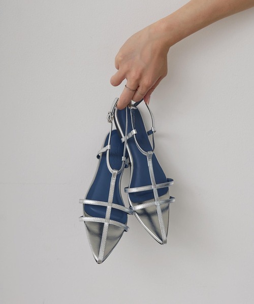 KOBE LETTUCE（コウベレタス）の「Tラインストラップサンダル（サンダル・レディース・ホワイト/シルバー/ブラック/ブラウン・S/L/LL/M）」の4枚目の写真