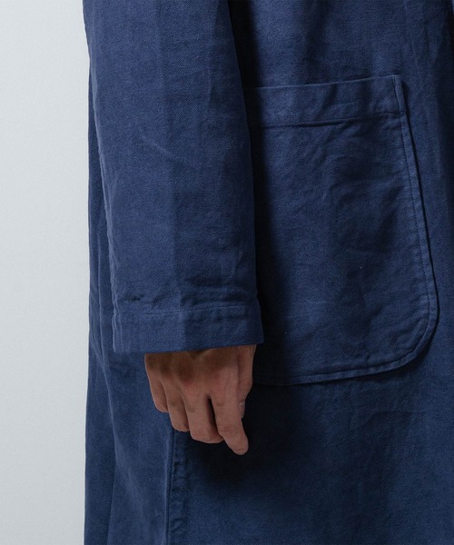 quadro（クオドロ）の「リクライドクロスアトリエコート（ステンカラーコート・メンズ・ネイビー/カーキ・MEDIUM）」の8枚目の写真