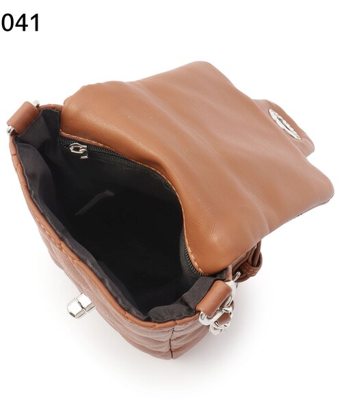 ITS'DEMO（イッツデモ）の「【WEB限定】縦型キルトミニショルダー（ショルダーバッグ・レディース・ブラック/オリーブ/アイボリー/キャメル・00）」の20枚目の写真