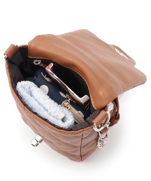 ITS'DEMO（イッツデモ）の「【WEB限定】縦型キルトミニショルダー（ショルダーバッグ・レディース・ブラック/オリーブ/アイボリー/キャメル・00）」の16枚目の写真