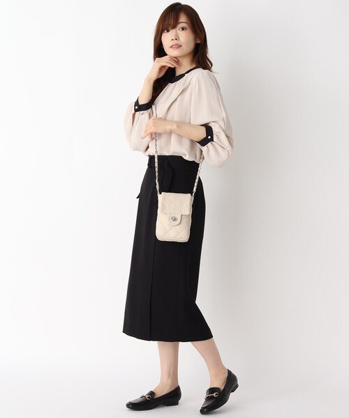 ITS'DEMO（イッツデモ）の「【WEB限定】縦型キルトミニショルダー（ショルダーバッグ・レディース・ブラック/オリーブ/アイボリー/キャメル・00）」の14枚目の写真