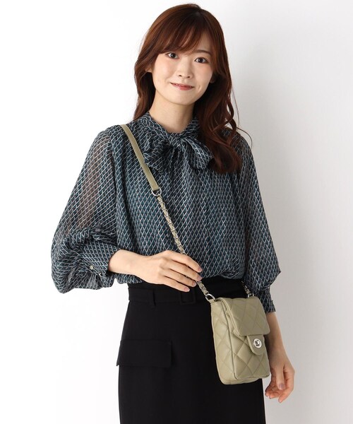 ITS'DEMO（イッツデモ）の「【WEB限定】縦型キルトミニショルダー（ショルダーバッグ・レディース・ブラック/オリーブ/アイボリー/キャメル・00）」の8枚目の写真