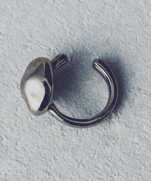 and cloud(アンドクラウド)の「○Catnap Earring S / Single(イヤリング・レディース・ブラック/シルバー/イエローゴールド・FREE)」の11枚目の写真