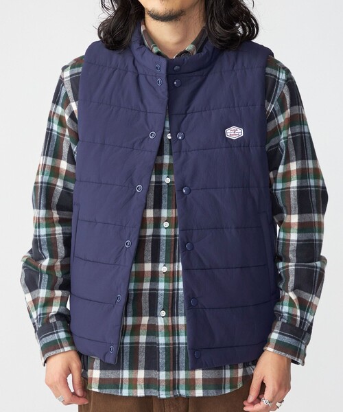 SHIPS（シップス）の「*SHIPS:〈撥水〉スタイリッシュ ロゴ ワッペン リップストップ ナイロン 中綿 ベスト（ダウンベスト・メンズ・ブラック/ネイビー/グレー/オリーブ・SMALL/MEDIUM/LARGE/X-LARGE）」の4枚目の写真