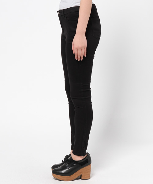 AZUL by moussy（アズールバイマウジー）の「A Perfect Skinny(L70)（その他パンツ・レディース・オフホワイト/ブルー系その他/ブラック/ターコイズブルー・X-SMALL/SMALL/LARGE/MEDIUM）」の6枚目の写真