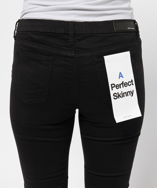 AZUL by moussy（アズールバイマウジー）の「A Perfect Skinny(L70)（その他パンツ・レディース・オフホワイト/ブルー系その他/ブラック/ターコイズブルー・X-SMALL/SMALL/LARGE/MEDIUM）」の8枚目の写真