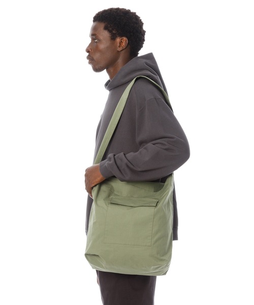 Sandinista(サンディニスタ)の「CORDURA Rip-Stop Shoulder Bag / コーデュラリップストップショルダーバッグ(ショルダーバッグ・メンズ・グレー系その他/オリーブ/ブラック・FREE)」の1枚目の写真