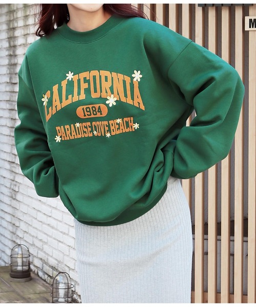 anap mimpi（アナップミンピ）の「裏起毛カレッジプリント×フラワー刺繍スウェットトップス（スウェット・レディース・ベージュ系その他/モスグリーン/ダークグレー・FREE）」の3枚目の写真