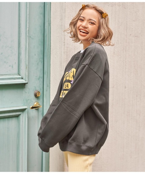 anap mimpi（アナップミンピ）の「裏起毛カレッジプリント×フラワー刺繍スウェットトップス（スウェット・レディース・ベージュ系その他/モスグリーン/ダークグレー・FREE）」の9枚目の写真