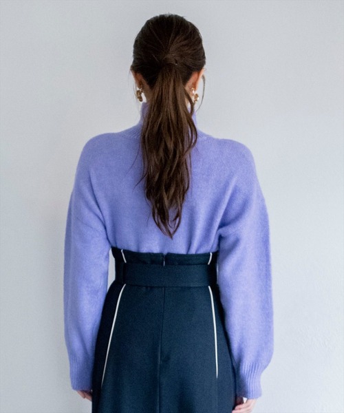 REDYAZEL（レディアゼル）の「タートルショート丈ニット（ニット/セーター・レディース・パープル/ブラック/ライトベージュ・FREE）」の5枚目の写真