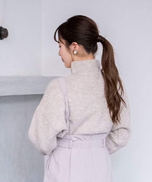 REDYAZEL（レディアゼル）の「タートルショート丈ニット（ニット/セーター・レディース・パープル/ブラック/ライトベージュ・FREE）」の18枚目の写真