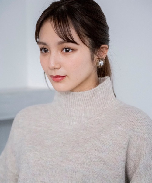 REDYAZEL（レディアゼル）の「タートルショート丈ニット（ニット/セーター・レディース・パープル/ブラック/ライトベージュ・FREE）」の6枚目の写真