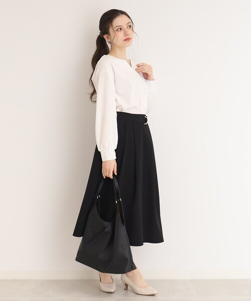 SHOO・LA・RUE（シューラルー）の「◆ナナメファスナートート（トートバッグ・レディース・アイボリー/ブラック/ブルー・00）」の9枚目の写真