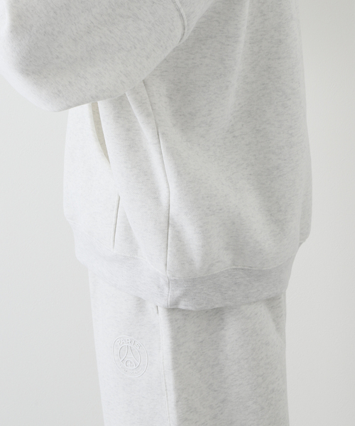 EDIFICE（エディフィス）の「【Paris Saint-Germain】3Dラバーエンブレム スウェットパーカー（パーカー・メンズ・ライトグレー/ブラック・MEDIUM/LARGE/X-LARGE）」の6枚目の写真