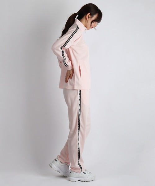 FILA(フィラ)の「FILA スムースジャージ ロゴテープ付きジャージ セットアップ レディース 吸水速乾 UVカット機能あり(ジャージ・レディース・ブラック/ピンク/ネイビー/ブラック系その他/ブルー系その他/ピンク系その他/ネイビー系/ブラック系その他2/ピンク系その他2/チャコールグレー/ピンク系その他3・M/L)」の17枚目の写真