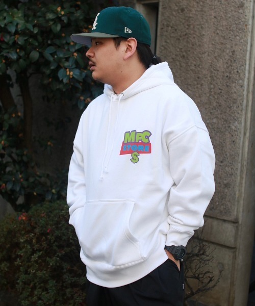 MFC STORE(エムエフシーストア)の「MFC STORE POPMFC$ OVERSIZE HOODIE(パーカー・メンズ・ホワイト/ブラック・M/L/XL)」の2枚目の写真