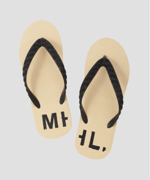 MHL.（エムエイチエル）の「NATURAL RUBBER（サンダル・レディース・ブラック/ナチュラル・25/24）」の2枚目の写真