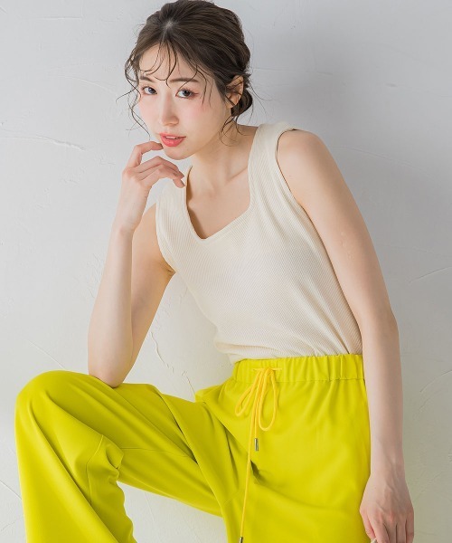 VICKY(ビッキー)の「【夏に大活躍】前後2WAYスクエアタンクトップ《手洗い可能》(キャミソール・レディース・オフホワイト/グレー/ブラック・M)」の2枚目の写真