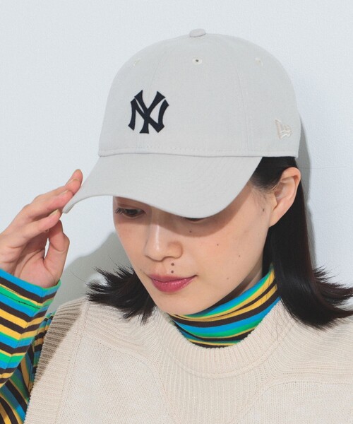 BEAMS BOY（ビームスボーイ）の「NEW ERA × BEAMS BOY / 別注 930 ニューヨークヤンキース キャップ 23FW（キャップ・レディース・ネイビー/オフホワイト・FREE）」の5枚目の写真