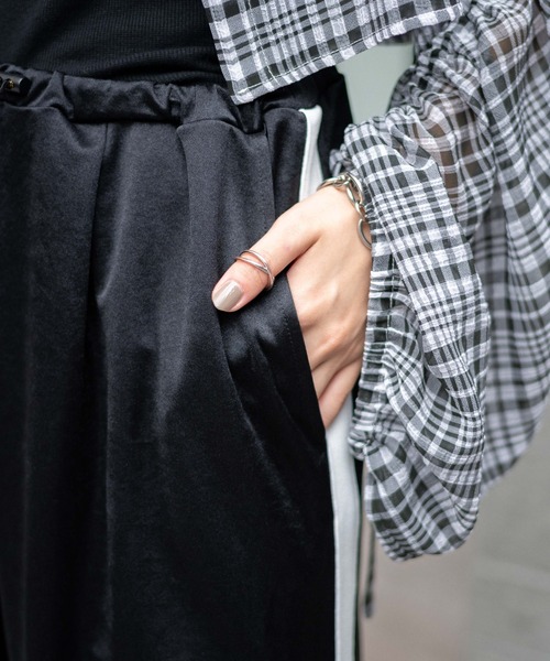 WEGO(ウィゴー)の「WEGO/ラインサテンパンツ(スラックス・レディース・カーキ/ブラック・FREE)」の20枚目の写真