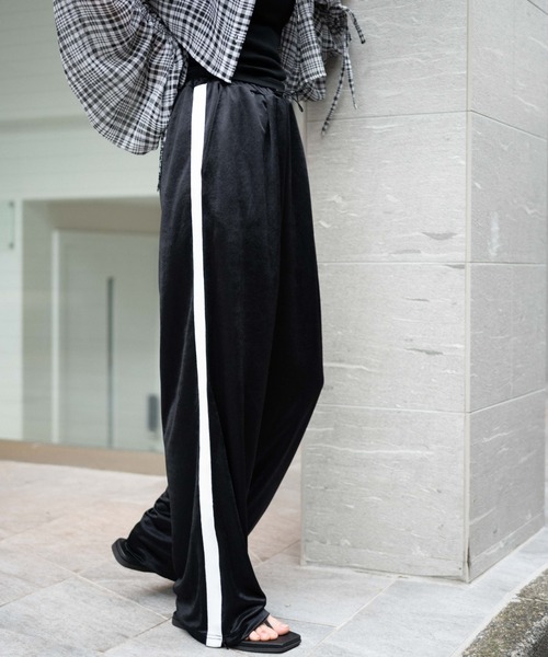 WEGO(ウィゴー)の「WEGO/ラインサテンパンツ(スラックス・レディース・カーキ/ブラック・FREE)」の21枚目の写真