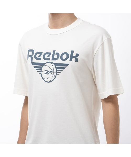 Reebok（リーボック）の「バスケットボール ブランド グラフィック Tシャツ / BB BRAND GRAPHIC TEE（Tシャツ/カットソー・メンズ・オフホワイト/ヘザーグレー/ブラック・XX-LARGE/X-SMALL/X-LARGE/SMALL/LARGE/MEDIUM）」の9枚目の写真