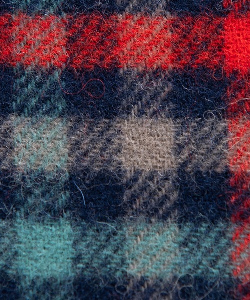 Arnold Palmer（アーノルドパーマー）の「パーマーチェック レギュラーマフラー（マフラー・レディース・ネイビー/ベージュ・F）」の4枚目の写真