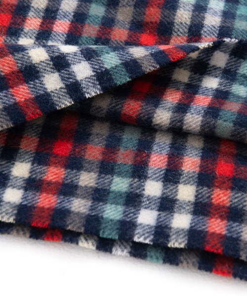 Arnold Palmer（アーノルドパーマー）の「パーマーチェック レギュラーマフラー（マフラー・レディース・ネイビー/ベージュ・F）」の3枚目の写真