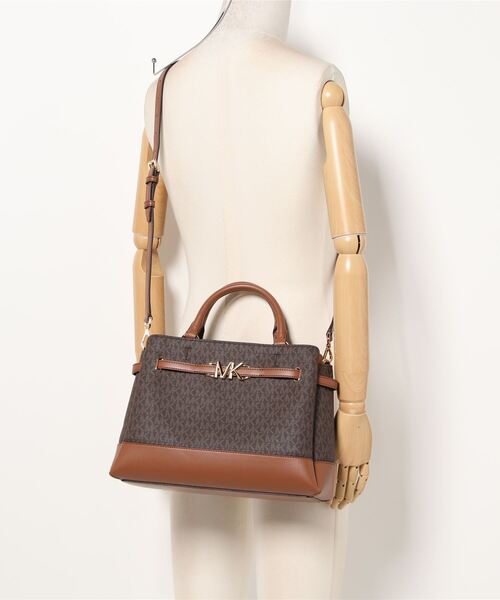 MICHAEL KORS(マイケルコース)の「REED センタージップ ベルテッド サッチェル ラージ - MKシグネチャー(ハンドバッグ・レディース・ブラウン・FREE)」の5枚目の写真