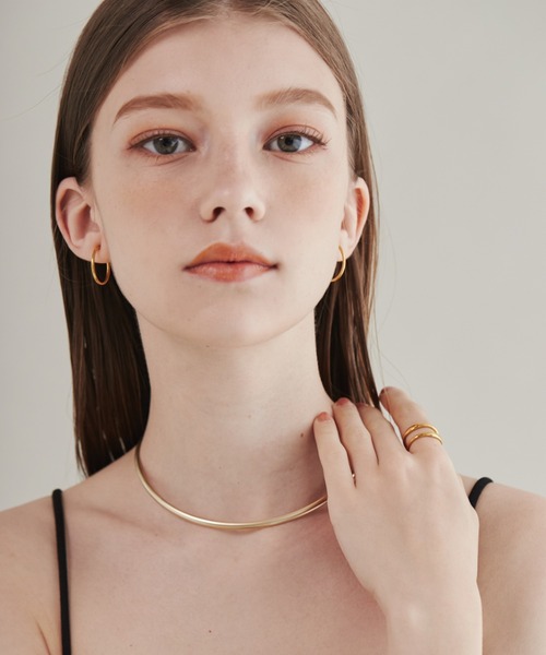 ciite' surgical stainless（シーテサージカルステンレス）の「【 金属アレルギー対応 】 ラウンドフォルムチョーカー / ネックレス / ネックカフ サージカルステンレス 316L（チョーカー・レディース・シルバー/ゴールド・FREE）」の2枚目の写真