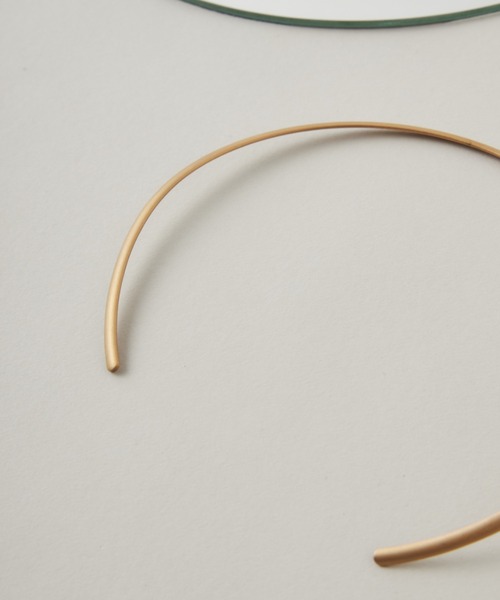 ciite' surgical stainless（シーテサージカルステンレス）の「【 金属アレルギー対応 】 ラウンドフォルムチョーカー / ネックレス / ネックカフ サージカルステンレス 316L（チョーカー・レディース・シルバー/ゴールド・FREE）」の4枚目の写真