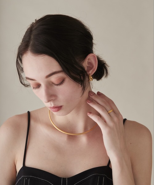 ciite' surgical stainless（シーテサージカルステンレス）の「【 金属アレルギー対応 】 ラウンドフォルムチョーカー / ネックレス / ネックカフ サージカルステンレス 316L（チョーカー・レディース・シルバー/ゴールド・FREE）」の10枚目の写真