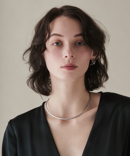 ciite' surgical stainless（シーテサージカルステンレス）の「【 金属アレルギー対応 】 ラウンドフォルムチョーカー / ネックレス / ネックカフ サージカルステンレス 316L（チョーカー・レディース・シルバー/ゴールド・FREE）」の6枚目の写真