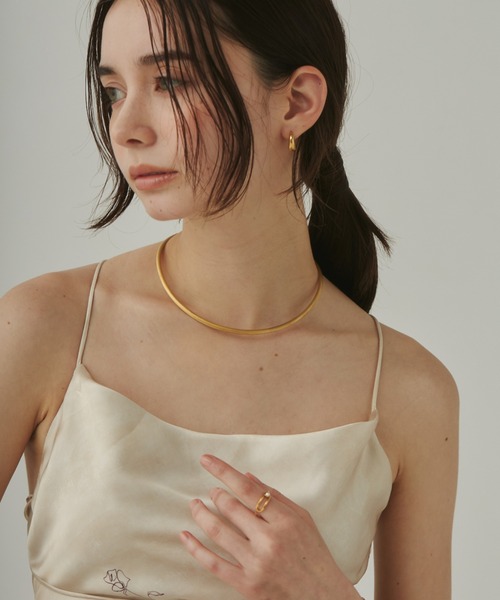 ciite' surgical stainless（シーテサージカルステンレス）の「【 金属アレルギー対応 】 ラウンドフォルムチョーカー / ネックレス / ネックカフ サージカルステンレス 316L（チョーカー・レディース・シルバー/ゴールド・FREE）」の19枚目の写真