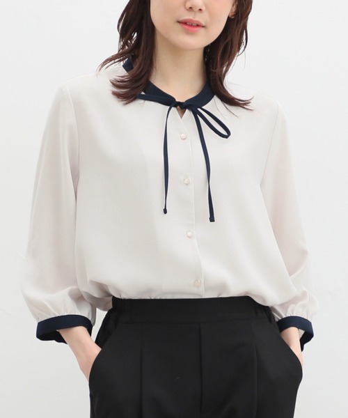Honeys(ハニーズ)の「7分袖配色リボンブラウス(シャツ/ブラウス・レディース・ネイビー/ミント/アイボリー/ピンク系その他/グレイッシュベージュ/ホワイト×グレー・S/M/L/LL/3L)」の4枚目の写真