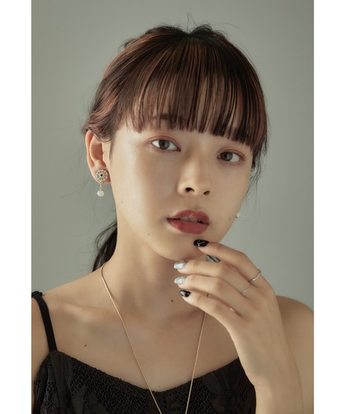 niana(ニアナ)の「ストーンビジューイヤリング 結婚式 お呼ばれ 成人式 アクセサリー(イヤリング・レディース・ゴールド・FREE)」の5枚目の写真