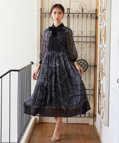 定価14万円+tax mame Tulle Embroidered ワンピース ○#プリント柄ミディ丈ワンピース○ Blue | 5584/141/112 25.95