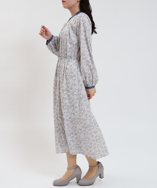 ASTORIA ODIER(アストリアオディール)の「配色バンドカラー花柄ワンピース(ワンピース・レディース・ホワイト/ブルー/ブラック・MEDIUM/LARGE)」の17枚目の写真