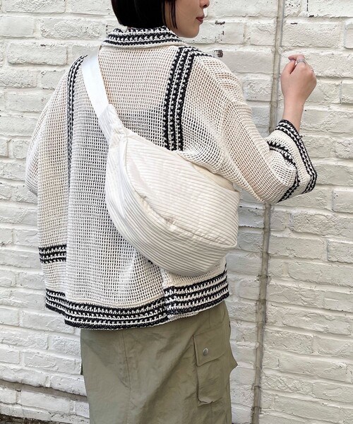 fredy emue（フレディエミュ）の「ボーダーキルトテープショルダーバッグ（ショルダーバッグ・レディース・アイボリー/ブラック・FREE）」の4枚目の写真