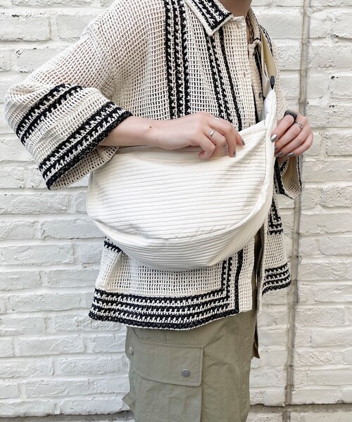 fredy emue（フレディエミュ）の「ボーダーキルトテープショルダーバッグ（ショルダーバッグ・レディース・アイボリー/ブラック・FREE）」の5枚目の写真