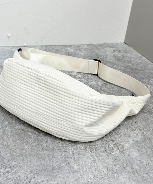 fredy emue（フレディエミュ）の「ボーダーキルトテープショルダーバッグ（ショルダーバッグ・レディース・アイボリー/ブラック・FREE）」の12枚目の写真