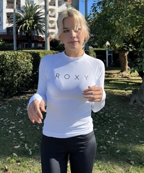 ROXY（ロキシー）の「RASHIE L/S/ロキシー長袖ラッシュガード(水着)（ラッシュガード・レディース・ブラック/ホワイト/ネイビー/ブラウン・SMALL/MEDIUM/LARGE）」の5枚目の写真