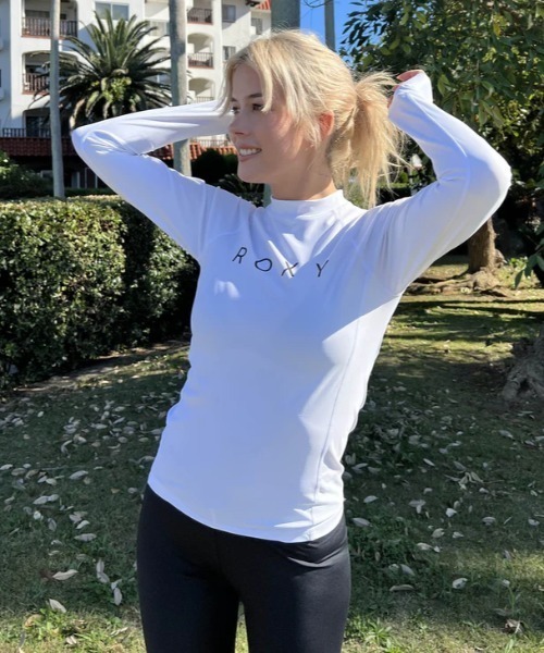 ROXY（ロキシー）の「RASHIE L/S/ロキシー長袖ラッシュガード(水着)（ラッシュガード・レディース・ブラック/ホワイト/ネイビー/ブラウン・SMALL/MEDIUM/LARGE）」の7枚目の写真