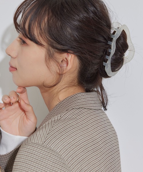VIS（ビス）の「ニュアンスラインバンス（バレッタ/ヘアクリップ・レディース・ブラウン/キナリ/その他・FREE）」の2枚目の写真